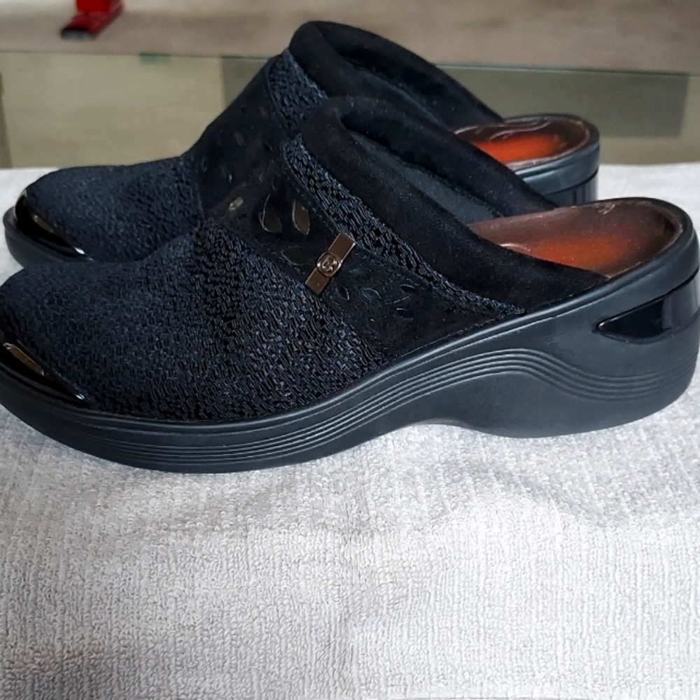 Bzees Black clogs size 7W